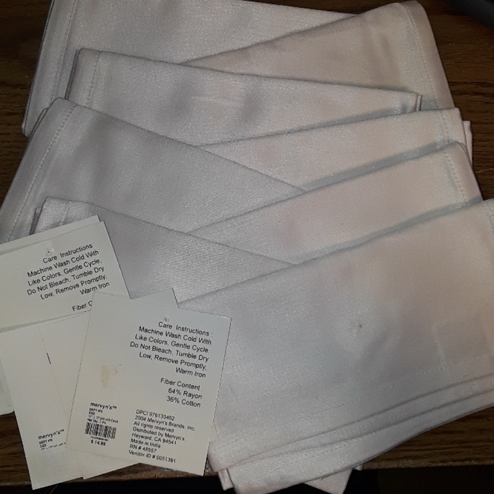Beaded Cream napkins NWT set of 8